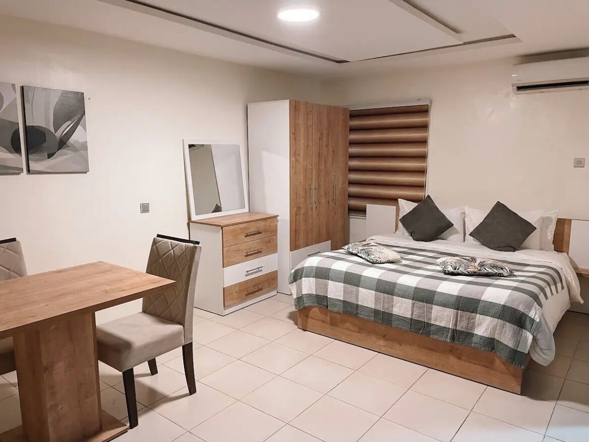 舒适开间, 1 张大床 | 客房内保险箱、笔记本电脑工作区、熨斗/熨板、免费 WiFi