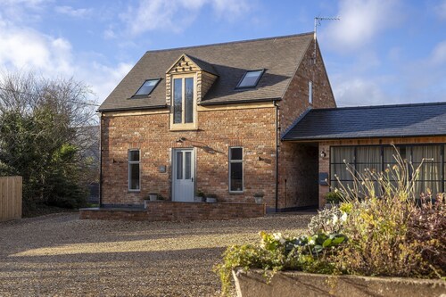 A stylish, beautifully presented - Shire Cottage