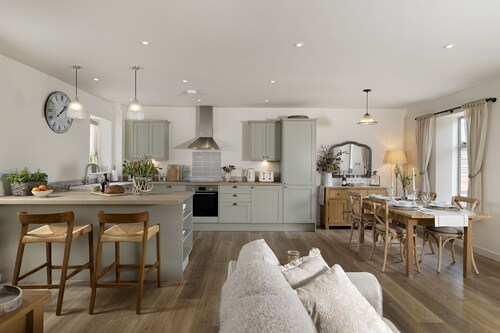 A stylish, beautifully presented - Shire Cottage