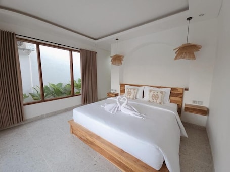 Escritorio y wifi gratis . The Mahatama Uluwatu