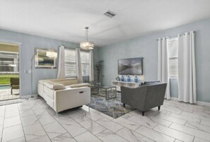 Smart TV, fireplace, stereo - Davenport Dream - Champions Gate Resort (Four Corners)