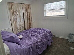 Room - 3 BR home...the perfect alternative to hotel living for the visiting work crew (Defiance)