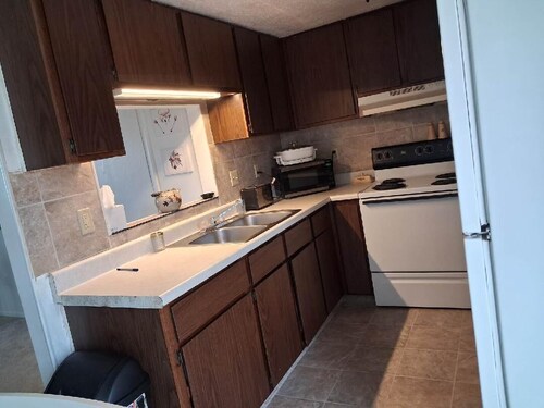 3 BR home...the perfect alternative to hotel living for the visiting work crew