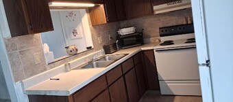 3 BR home...the perfect alternative to hotel living for the visiting work crew