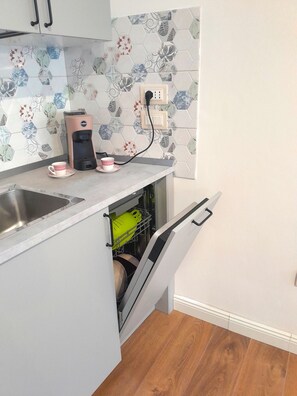 Fridge, microwave, stovetop, dishwasher - Sunset over Sant'Efisio (Cagliari)