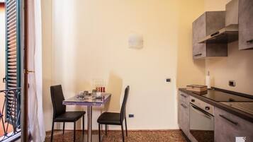Appartamento, vista città | Cucina privata | Macchina per caffè espresso, bollitore elettrico