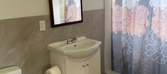 SAMOGETAWAY. Four seasons cottage escape. It features of privacy and wilderness.