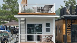 Unclassified image, 5 of 17, button - Morning Glory - Floating Cottage (TFC#3) - Resort (South Haven)