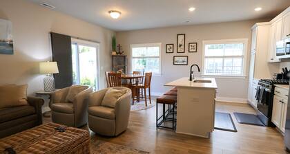 Blissful Daze- 2 pools, Hot tub