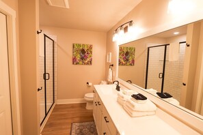 Shower, towels - Northside Retreat -2 pools and hot tub, less than (South Haven)