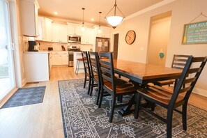 Dining - Northside Retreat -2 pools and hot tub, less than (South Haven)