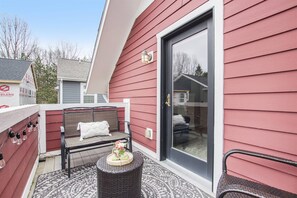 Terrace/patio - Summer`s Haven- pool, close to Beaches and Town! (South Haven)