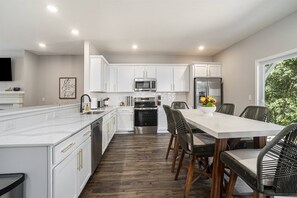 Fridge, microwave, oven, stovetop - Preserve Paradise in Harbor Club Resort and Marina (South Haven)