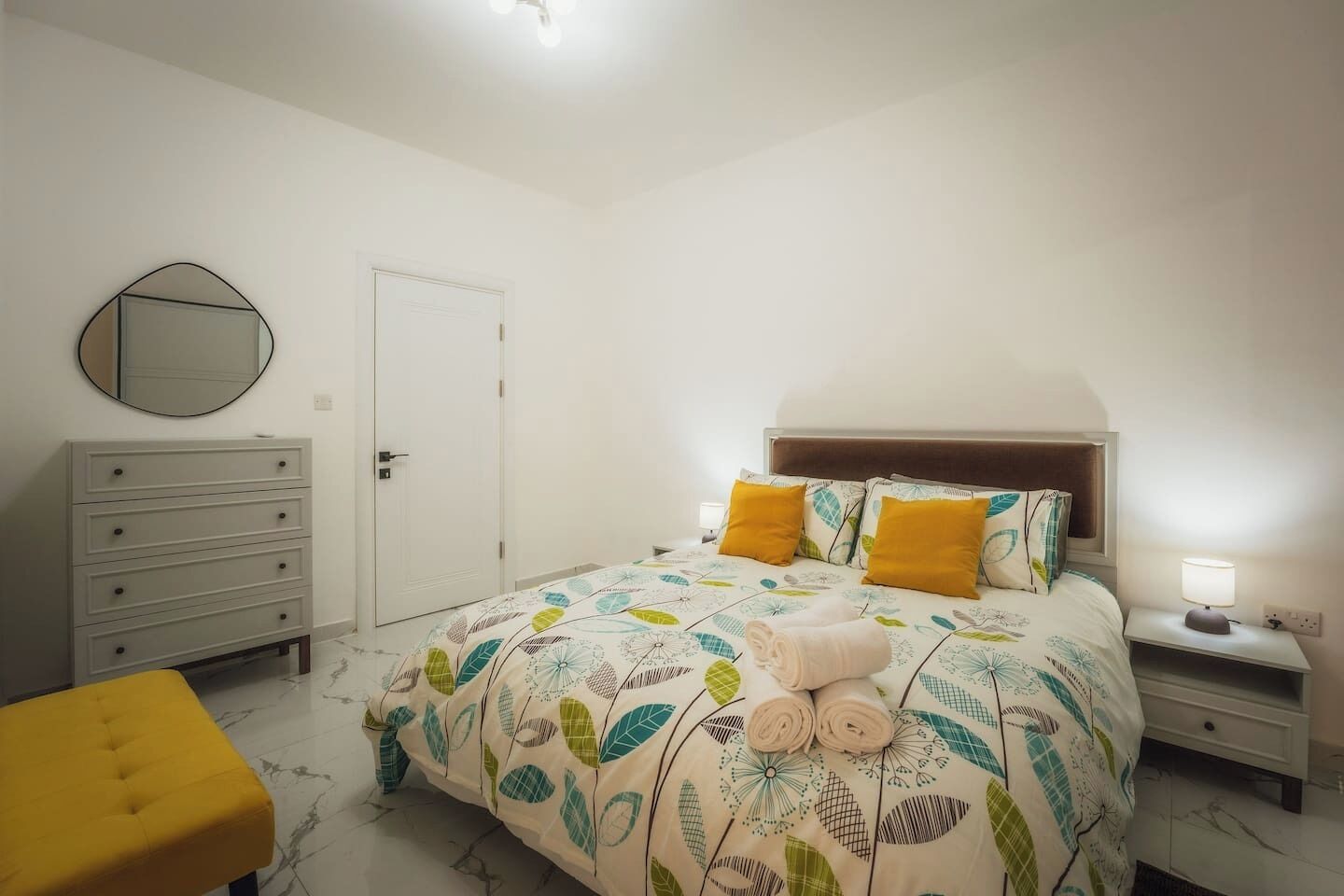 2 bedrooms, iron/ironing board, travel cot, WiFi