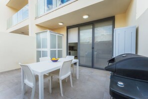 Outdoor dining - Xlendi Apartment with BBQ | Close to the Bay (Munxar (Xlendi))