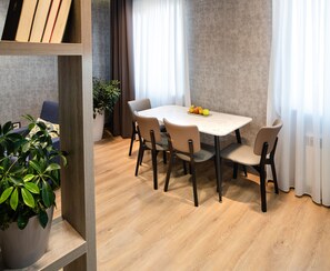 Dining - City Deluxe Apartments (Tashkent)