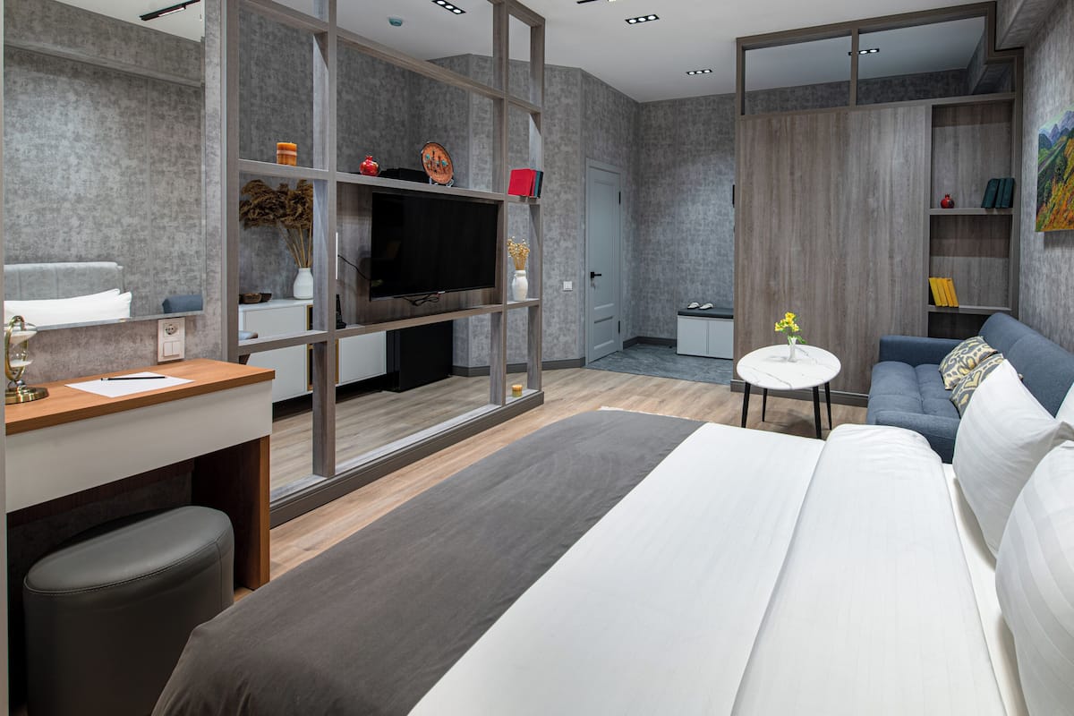 Superior Studio | In-room safe, soundproofing, free WiFi
