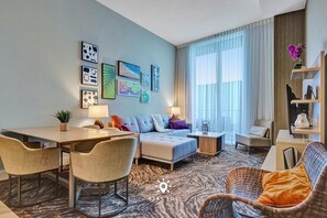 Living area - Cozy Apartment -Balcony & Beachfront Resort (Hollywood)