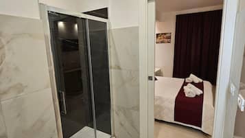 Doccia, asciugacapelli, asciugamani