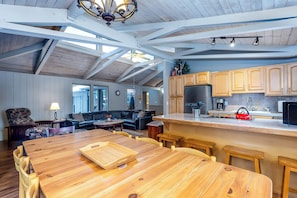 Interior - PINE11 - NEW HOME with Sharc Passes (Sunriver)