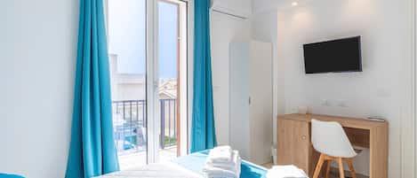 WiFi, bed sheets