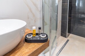 Doccia, asciugacapelli, asciugamani