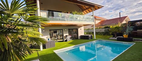 Outdoor pool, a heated pool