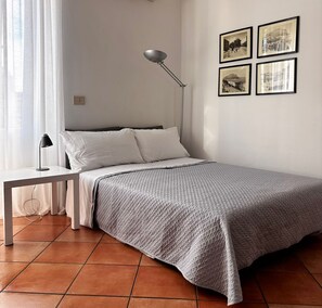 Iron/ironing board, WiFi, bed sheets - Charming 1-bedroom apartment with AC a Palermo. Perfect for family or group of 4 (Palermo)
