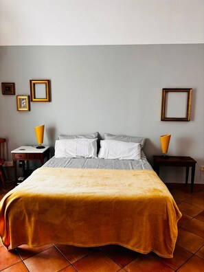Iron/ironing board, WiFi, bed sheets - Charming 1-bedroom apartment with AC a Palermo. Perfect for family or group of 4 (Palermo)