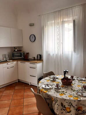Dining - Charming 1-bedroom apartment with AC a Palermo. Perfect for family or group of 4 (Palermo)