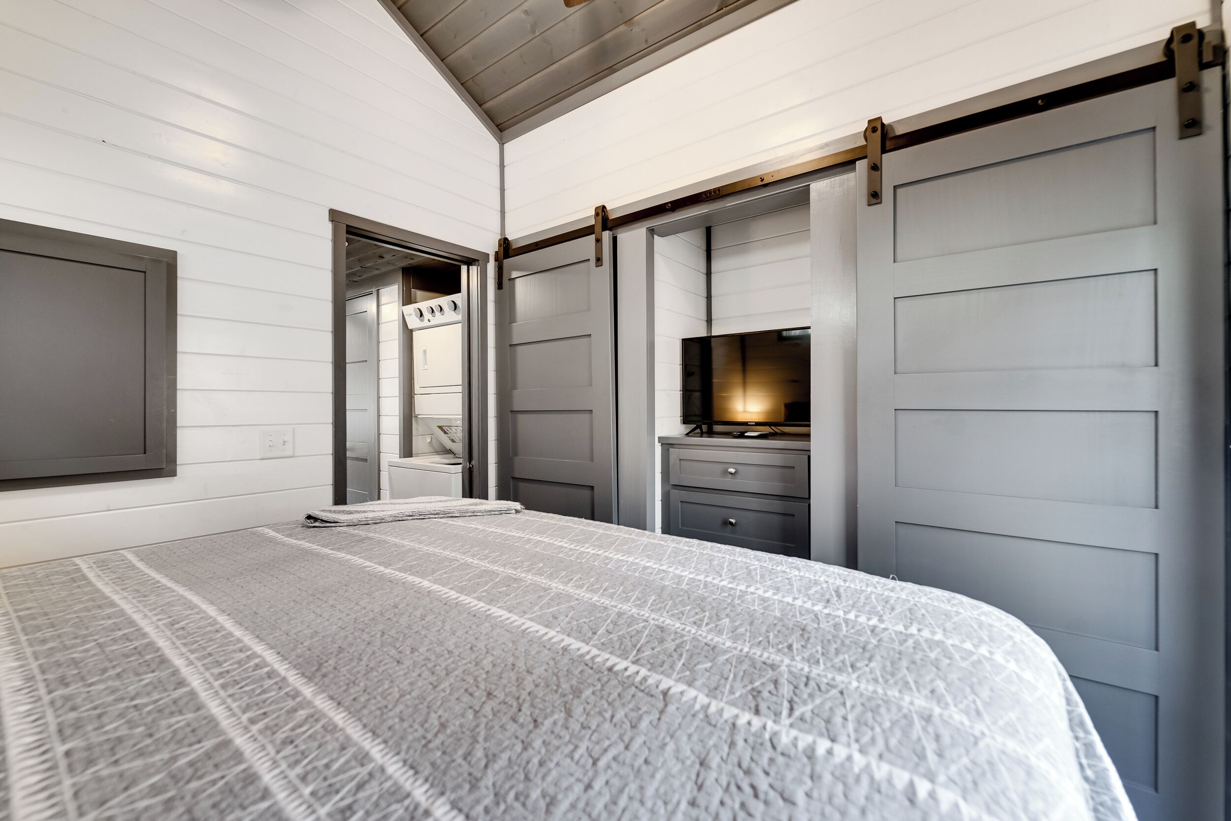 Fer et planche à repasser, accès Internet, draps fournis