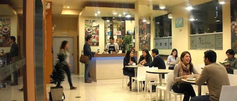 Buffet déjeuner (25 PEN par personne)