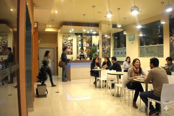 Daily buffet breakfast (PEN 25 per person)