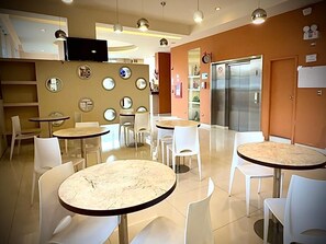 Dining - Hotel Reyna (La Victoria)