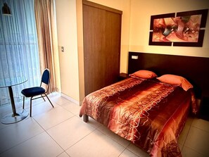 Laptop workspace, free WiFi - Hotel Reyna (La Victoria)