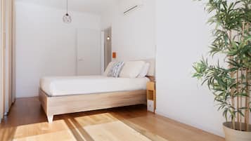 StrykjÀrn/strykbrÀda, gratis wi-fi och sÀngklÀder