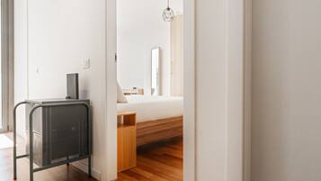 Bügeleisen/Bügelbrett, kostenloses WLAN, Bettwäsche