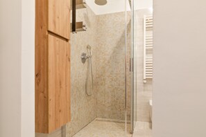 Shower, free toiletries, hair dryer, bidet - Easy Milan Living – M1 Metro, Wi-Fi (Milan)