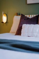 4 habitaciones, decoración personalizada y muebles diferentes 