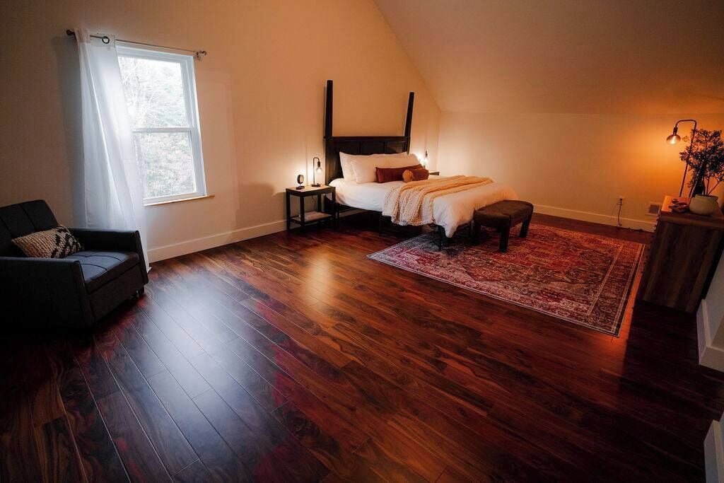 4 habitaciones, decoración personalizada y muebles diferentes 