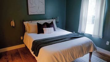 4 bedrooms, individually decorated, individually furnished, bed sheets