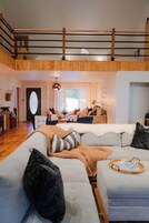 House, Multiple Beds, Hot Tub (The 312 House) | Living area