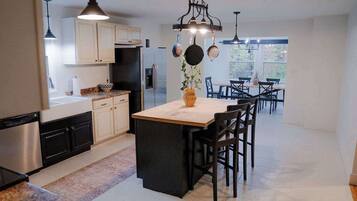 Maison, plusieurs lits, bain à remous (The 312 House) | 4 chambres, décoration personnalisée, ameublement personnalisé