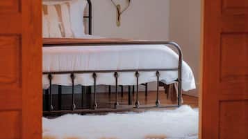 House, Multiple Beds, Hot Tub (The 312 House) | 4 bedrooms, individually decorated, individually furnished, bed sheets