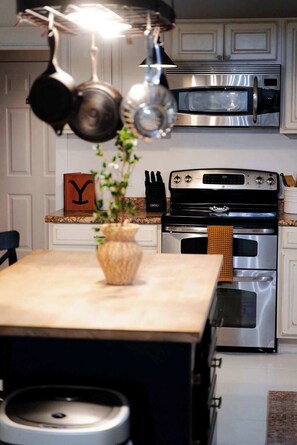 House, Berbilang Katil, Hot Tub (The 312 House) | Dapur peribadi