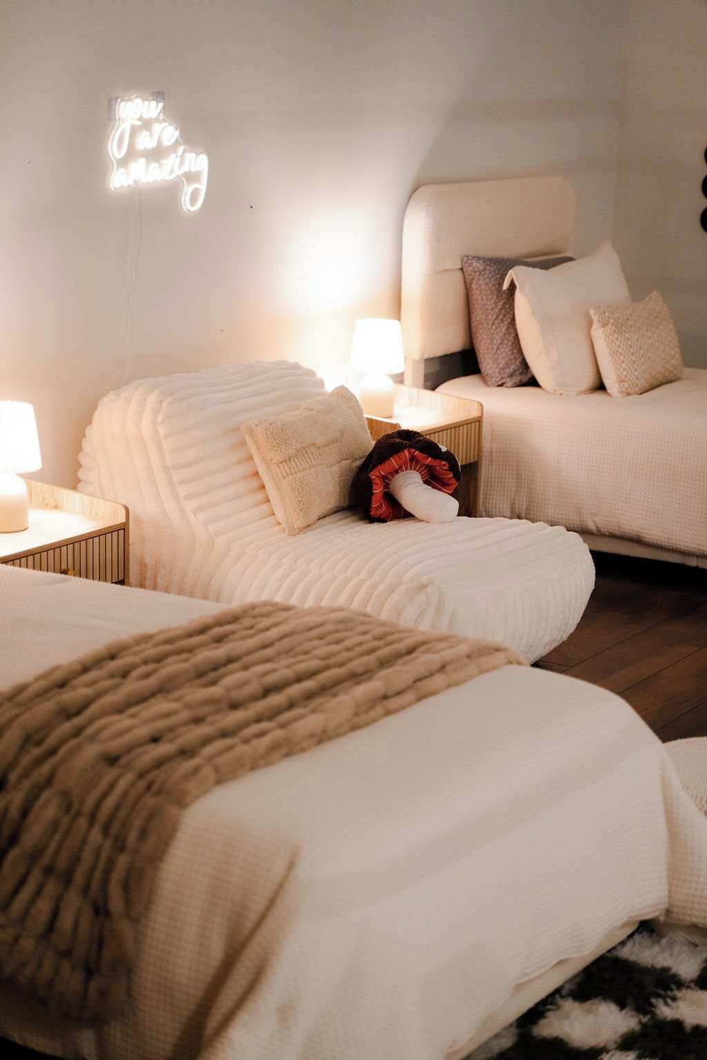 4 habitaciones, decoración personalizada y muebles diferentes 