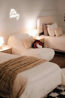 独立别墅, 多张床, 热水浴缸 (The 312 House) | 4 多间卧室、特色装修、特色家居、床单