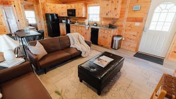 Ferienhütte, Mehrere Betten, Terrasse (Cedar Villa) | Wohnbereich