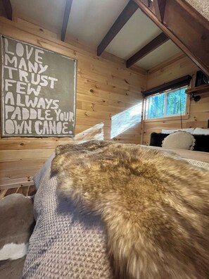 Cabin, nhiều giường, bồn tắm nước nóng, quang cảnh một góc biển (NordHavn) | 2 phòng ngủ, trang trí khác biệt 