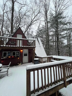Outdoor dining - Waterfront A- Frame With Dock, Canoe + Kayaks (Amanda)